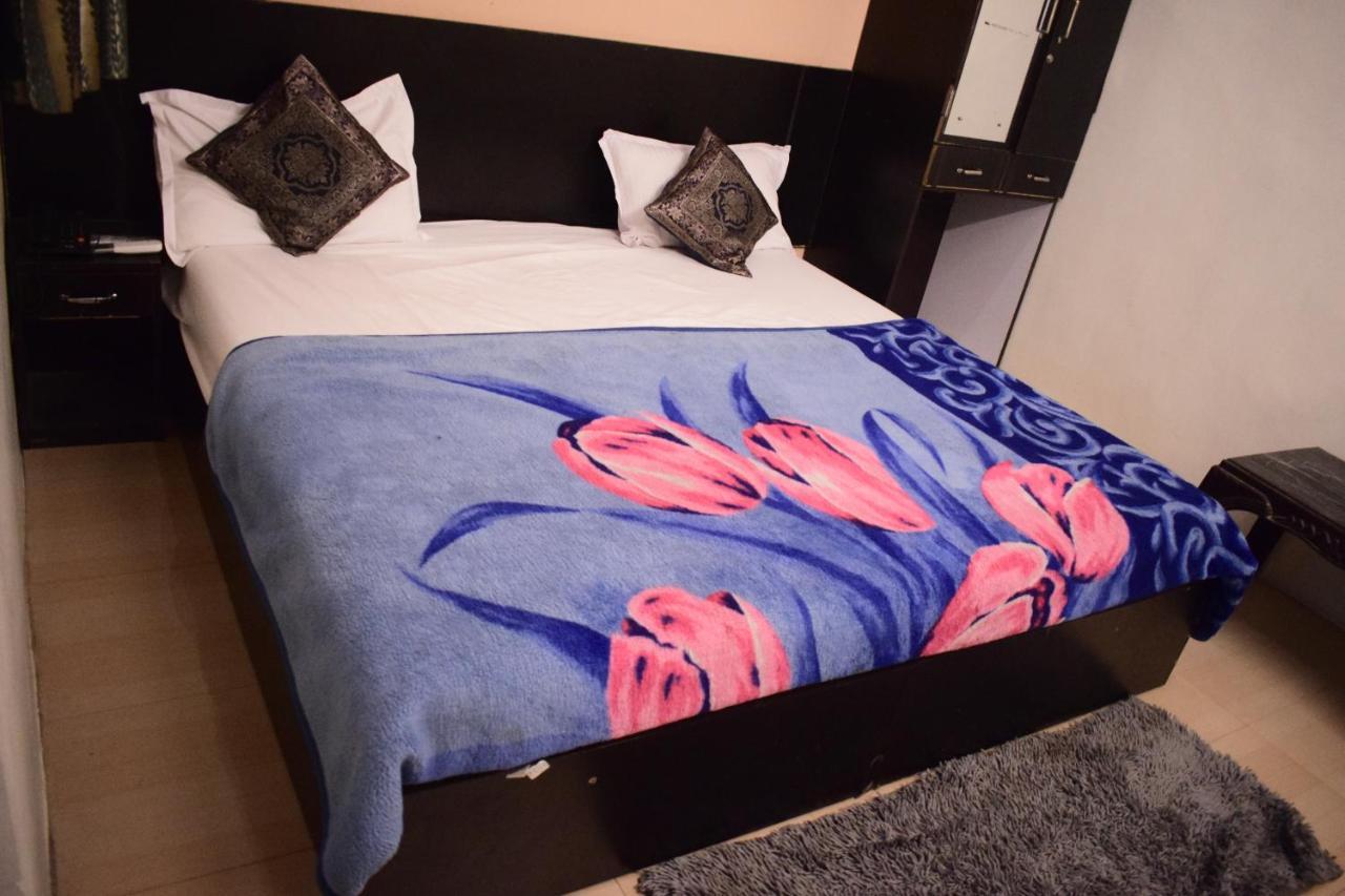 Ds Residency Varanasi-Prime Location-Parking מראה חיצוני תמונה