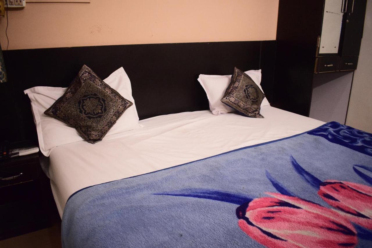 Ds Residency Varanasi-Prime Location-Parking מראה חיצוני תמונה
