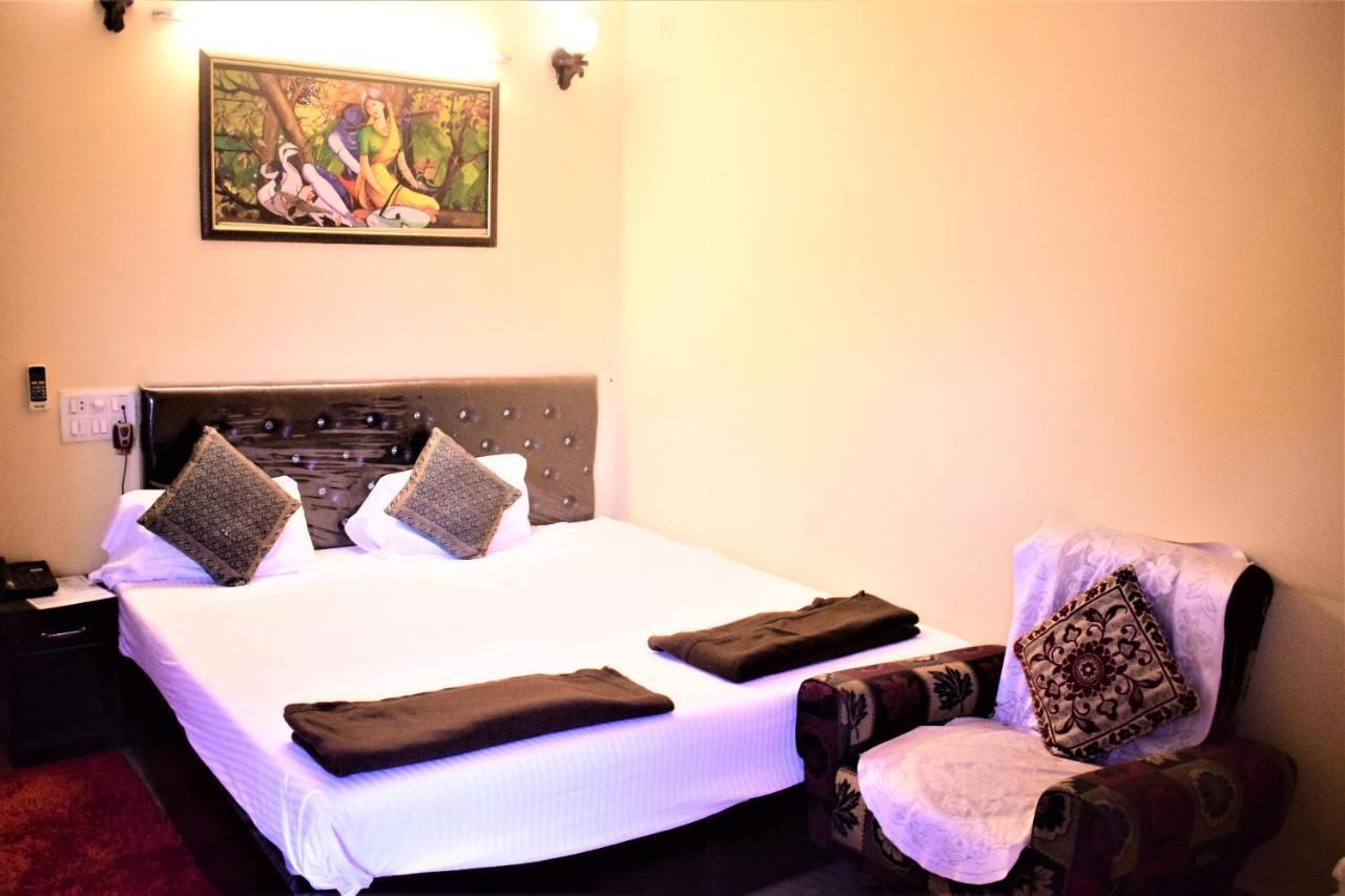 Ds Residency Varanasi-Prime Location-Parking מראה חיצוני תמונה