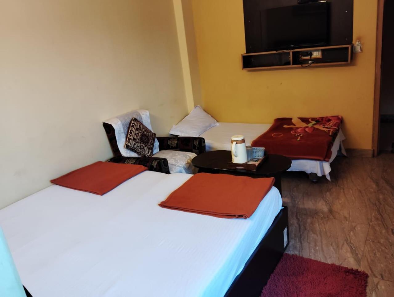 Ds Residency Varanasi-Prime Location-Parking מראה חיצוני תמונה