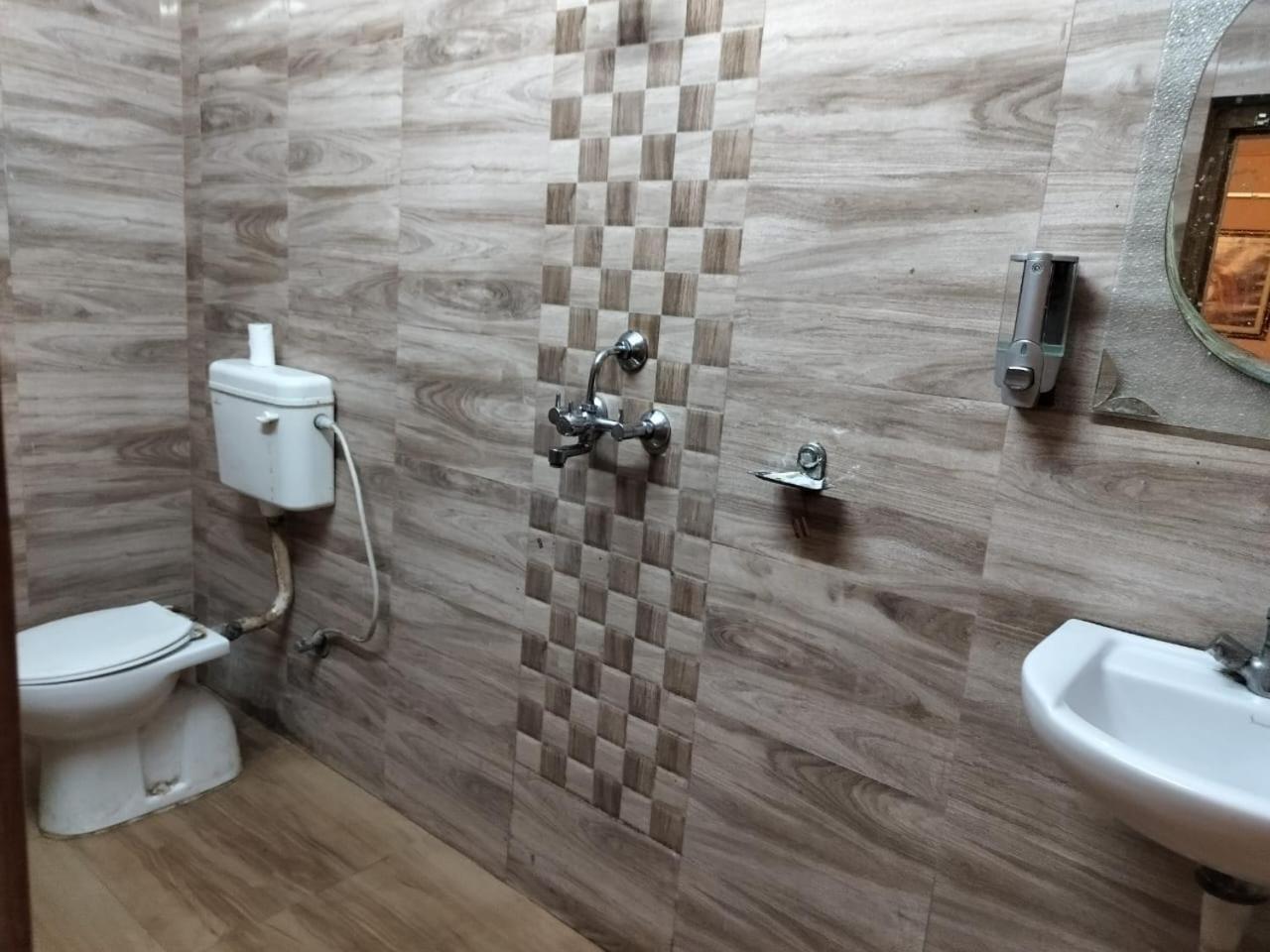 Ds Residency Varanasi-Prime Location-Parking מראה חיצוני תמונה