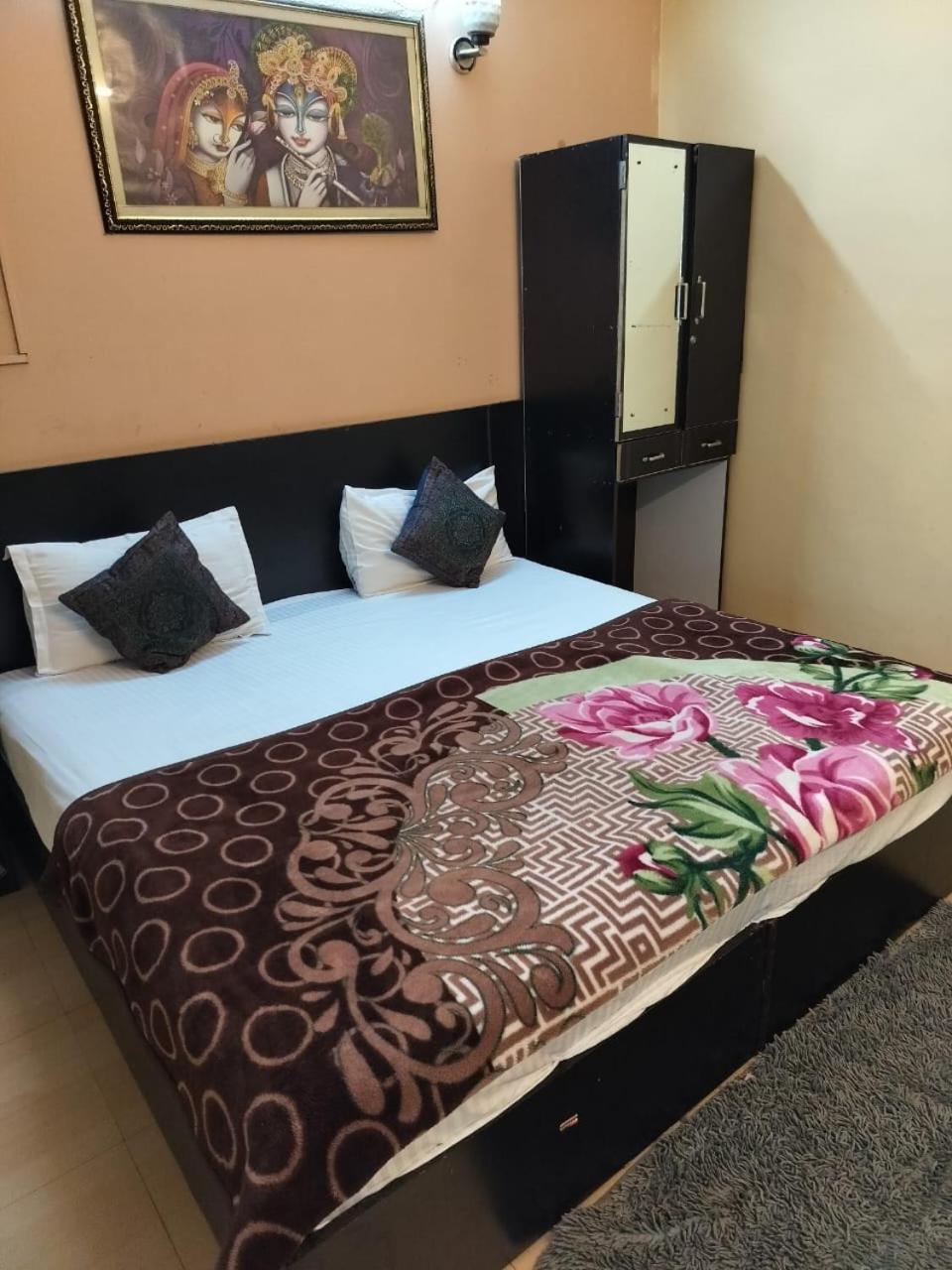 Ds Residency Varanasi-Prime Location-Parking מראה חיצוני תמונה