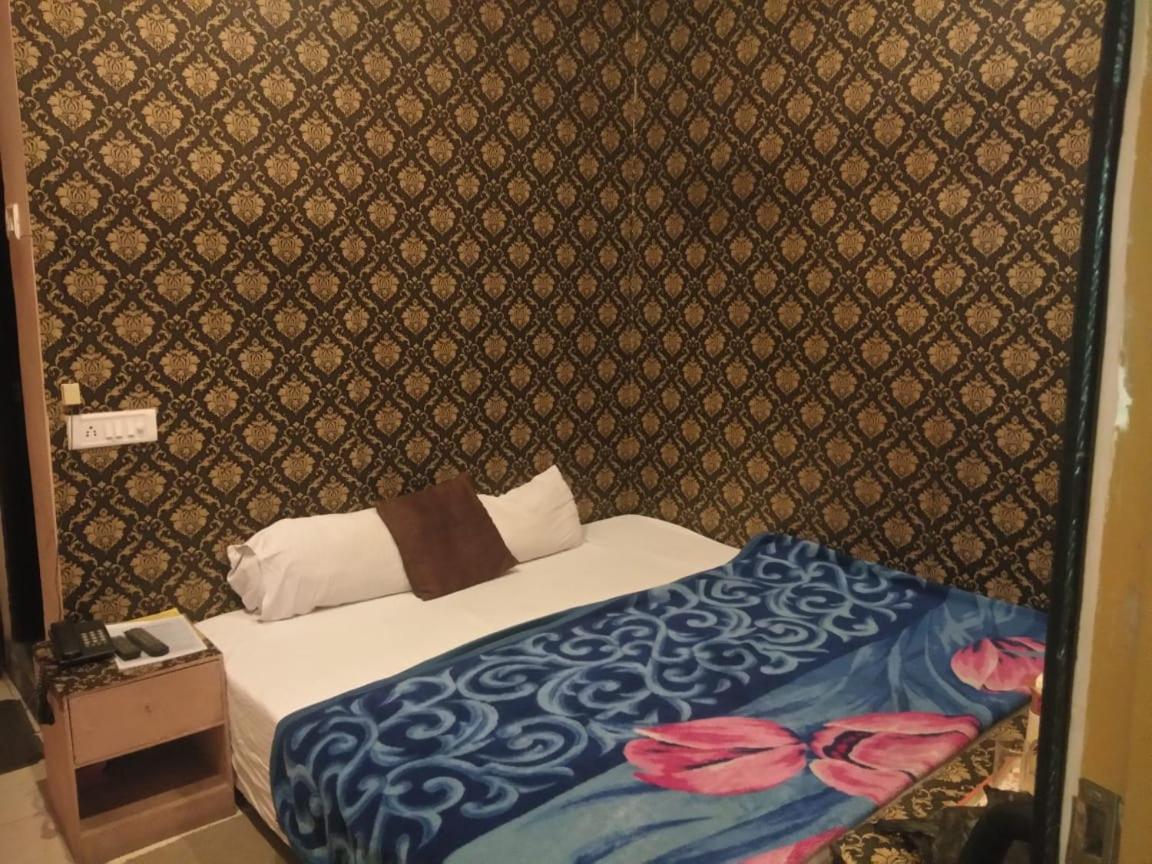 Ds Residency Varanasi-Prime Location-Parking מראה חיצוני תמונה