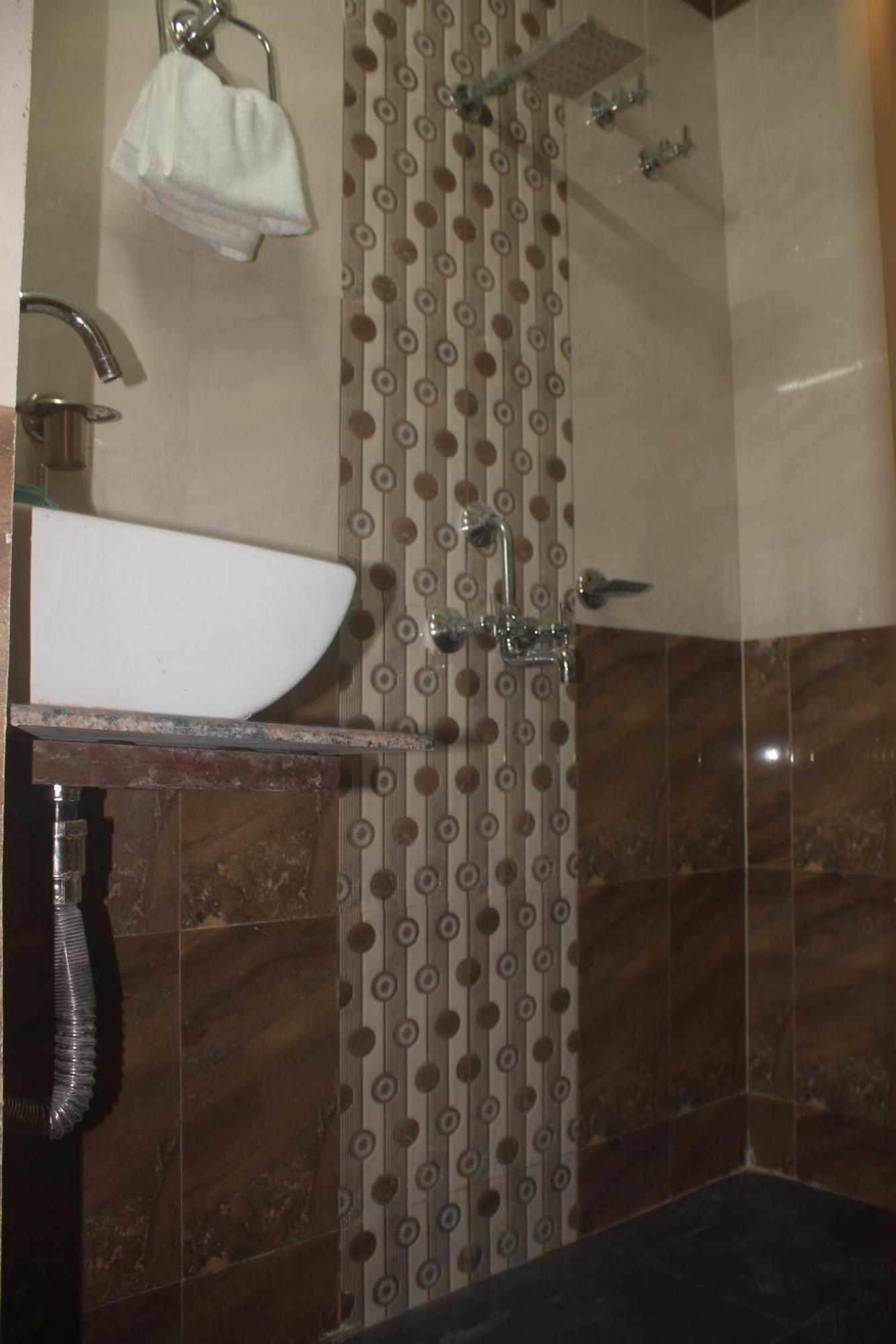 Ds Residency Varanasi-Prime Location-Parking מראה חיצוני תמונה