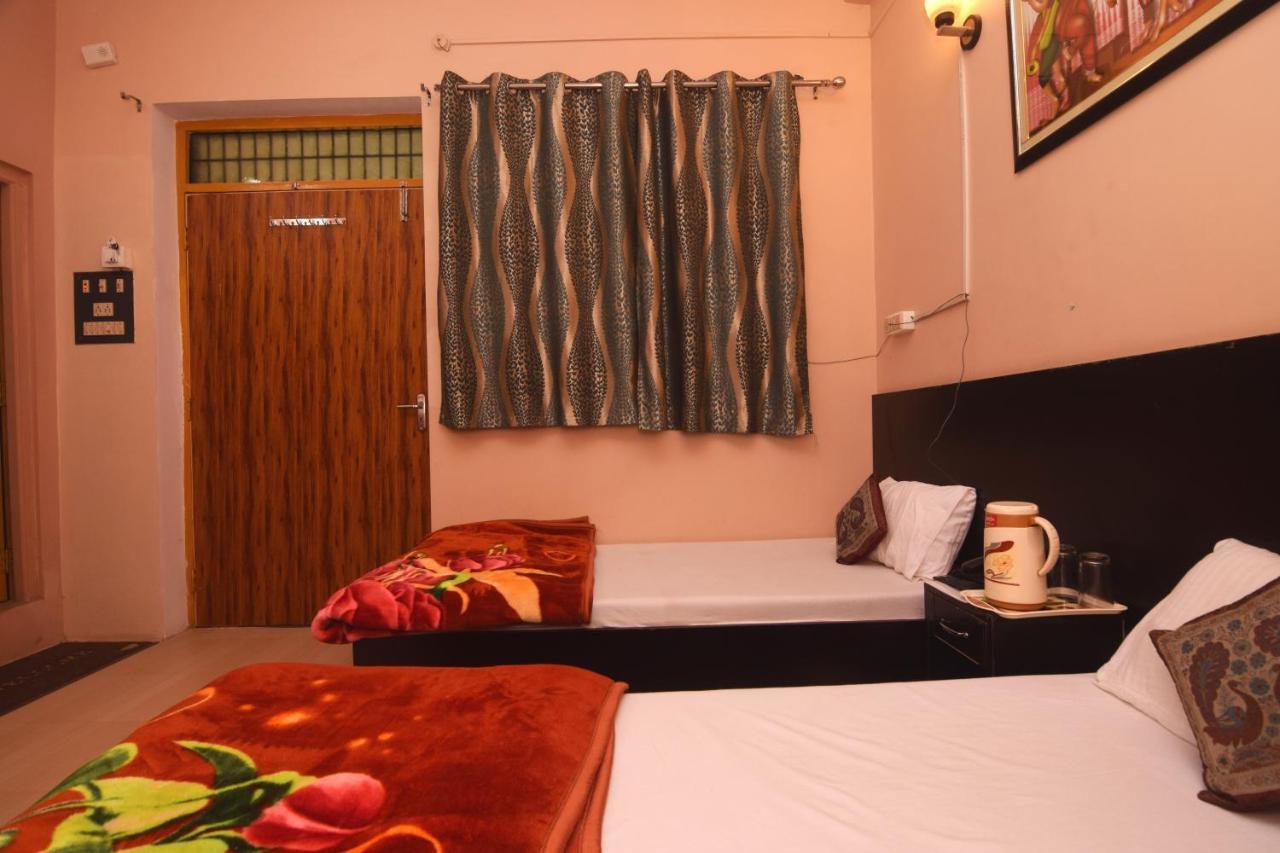 Ds Residency Varanasi-Prime Location-Parking מראה חיצוני תמונה